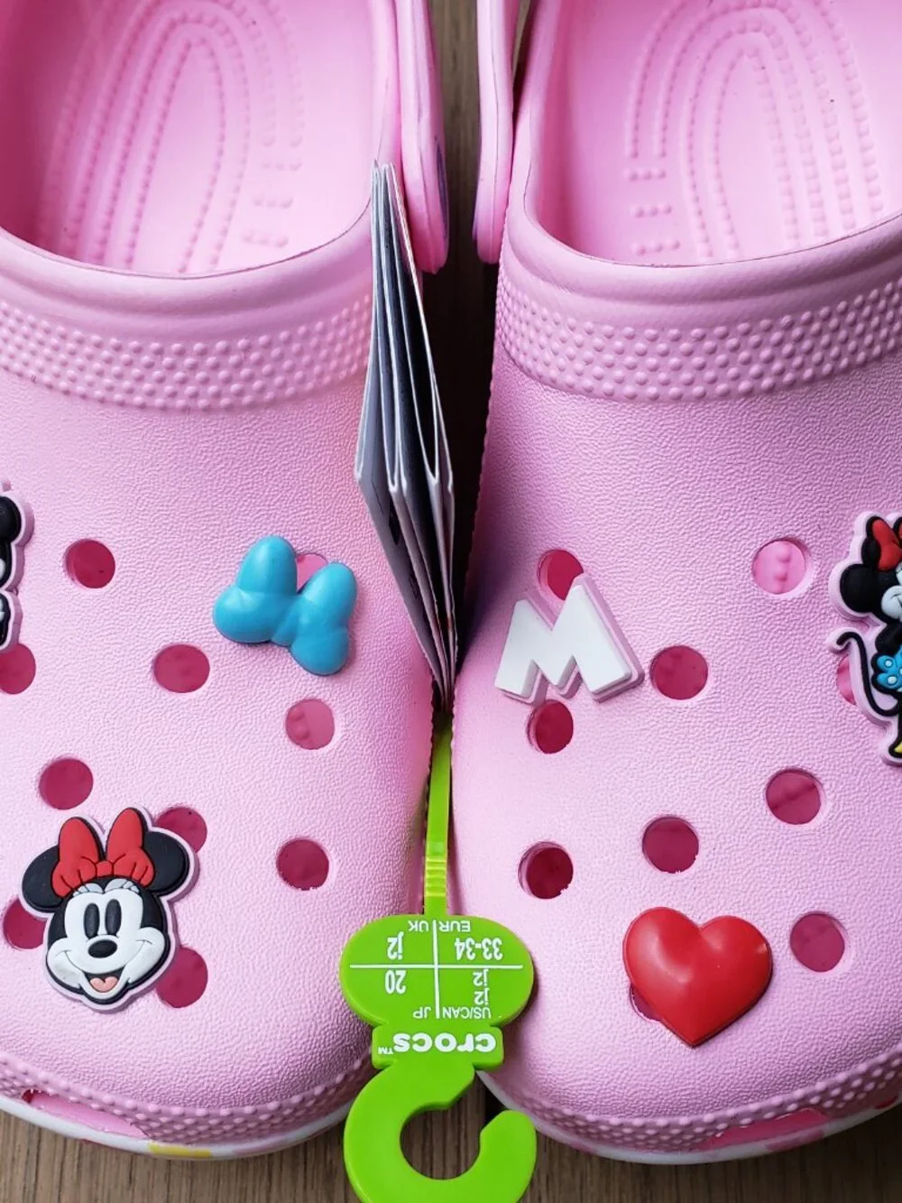 BNWT Disney Minnie Mouse Classic Clog (J2) CROCS think pink - Picture 6 of 7